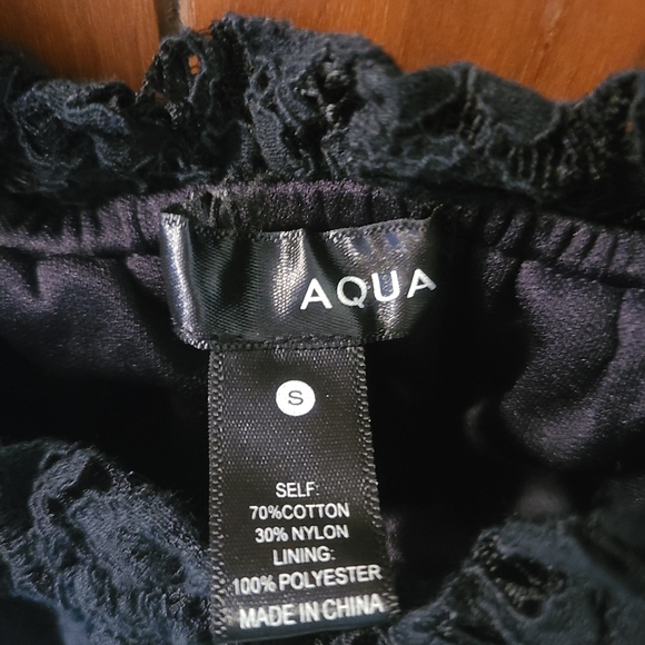 Like new Lacy crop top, long sleeve - Picture 3 of 3